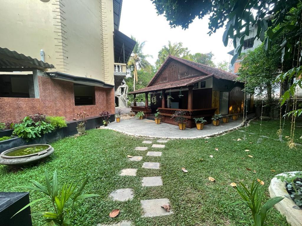 Отель Kalpadiyil Balarampuram Экстерьер фото